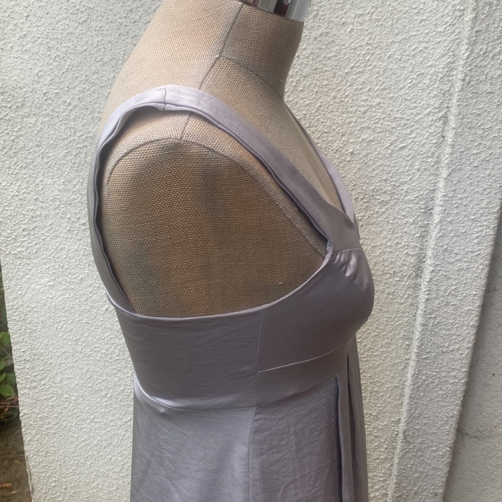 Moochi from New Zealand stunning silver dress with gorgeous lining. - Picture 7 of 13